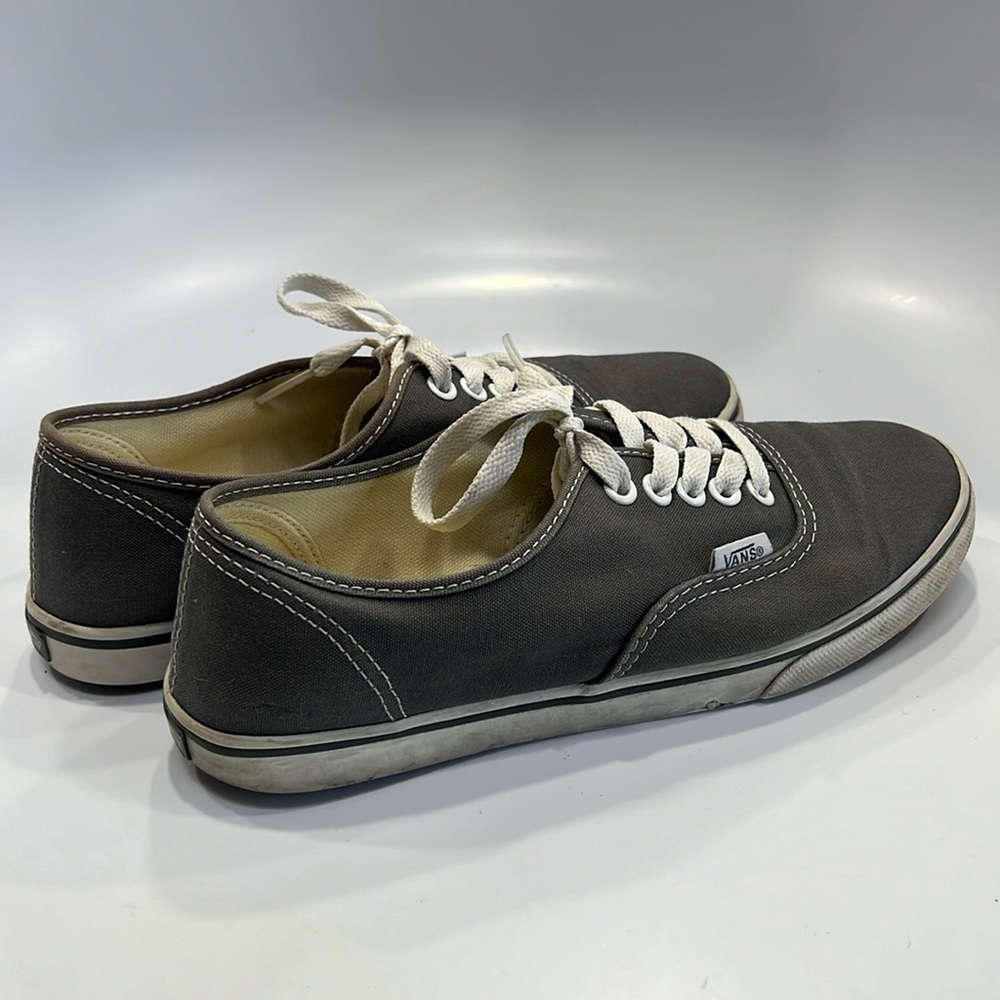 Vans - Womens Authentic Lo Pro Shoes - Gray color SIZE 6.5